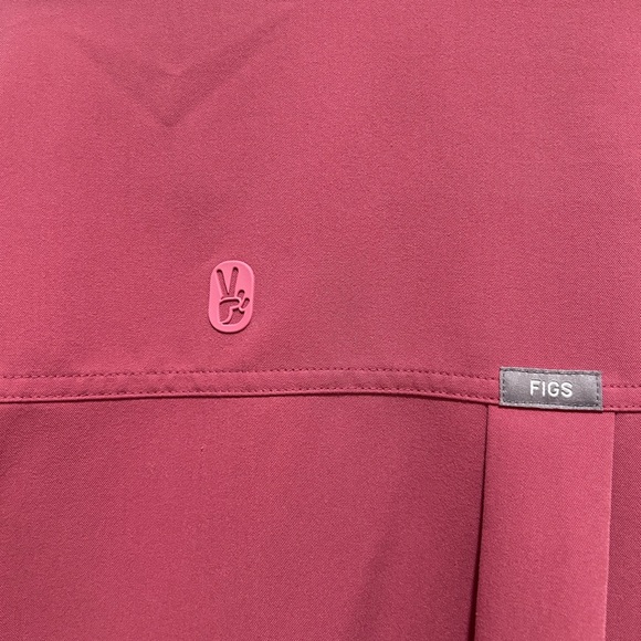 Figs Scrubs Breast cancer edition - Picture 4 of 5